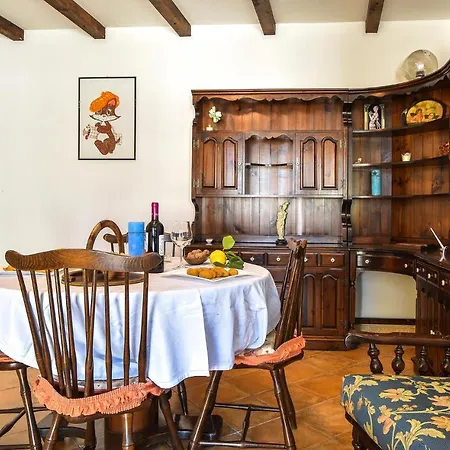 Holiday home Amazing In With Kitchen Casteldaccia